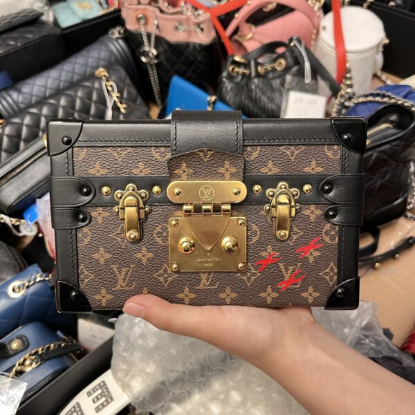 LV 联名盒子包