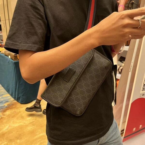 男士🚹Gucci斜挎包腰包