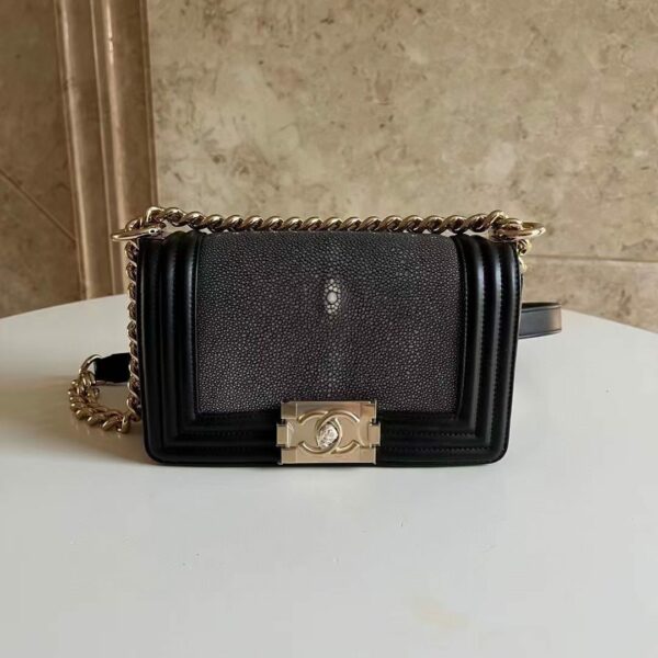 Chanel珍珠鱼皮 leboy 款式