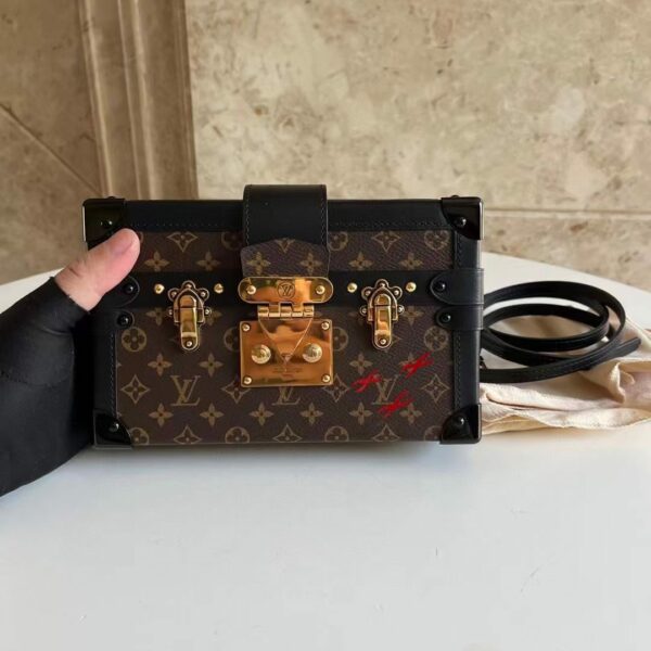 Lv盒子包 限量联名 总体很新