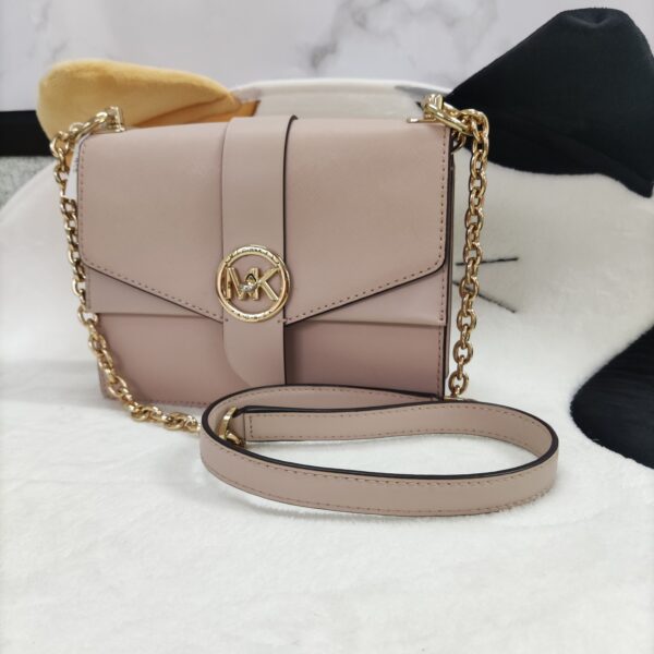 SecondHand🔥（M Brand） Pink Crossbody Bag, Elegant and Feminine Michael Kors Design, Perfect for Daily and Evening Use
