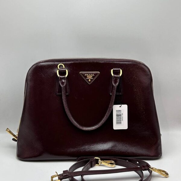 SecondHand🔥（P Brand） Burgundy Patent Leather PRADA Dome Bag, 90% New, Elegant Shell Bag with Shoulder Strap
